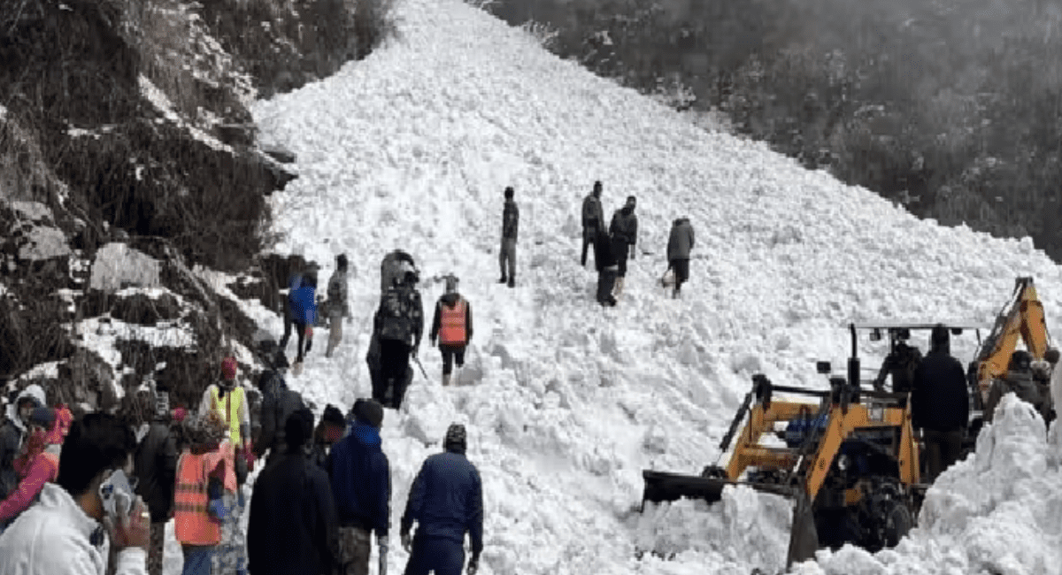 सिक्किम में हिमस्खलन से 6 पर्यटकों की मौत - Rescue Operation Underway