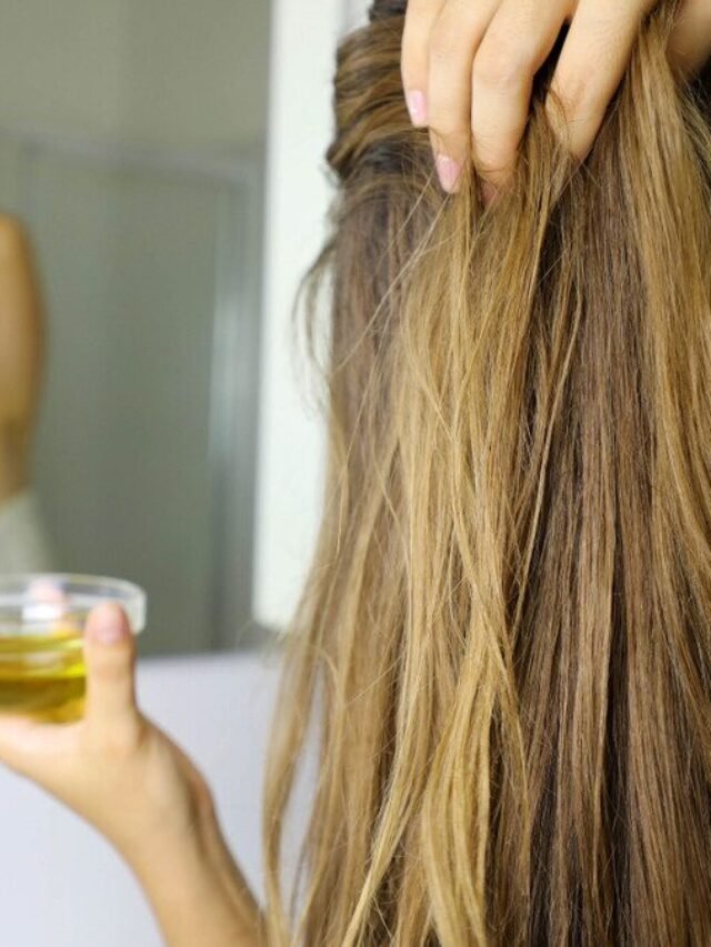 बालों में तेल लगाते हुए ये गलतियां ना करे  – Avoid These Mistakes While Applying Hair Oil