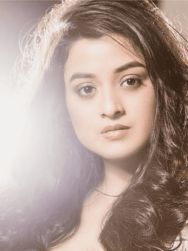 दर्शना बनिक की नए ट्रेंडी लुक – New Trendy Looks of Darshana Banik