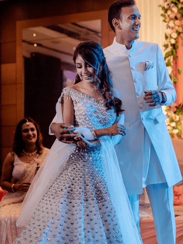 हॉट इंगेजमेंट गाउन – Hot Engagement Gown