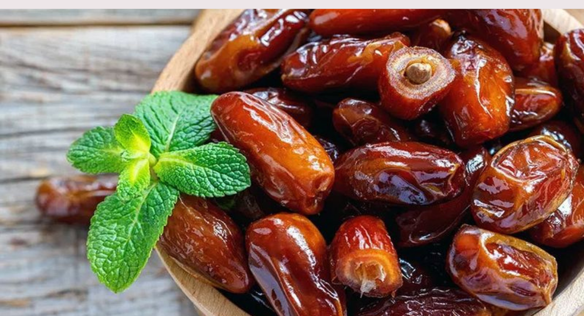 भीगे हुए खजूर खाने के 8 फायदे - What is the Right Time to Eat Dates