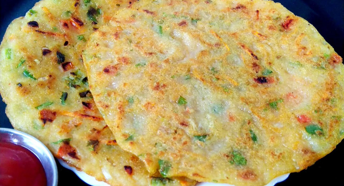 बेसन और सूजी का चीला बनाने की विधि - How to Make Gram Flour and Sooji Cheela 5 बेसन और सूजी का चीला बनाने की विधि - How to Make Gram Flour and Sooji Cheela