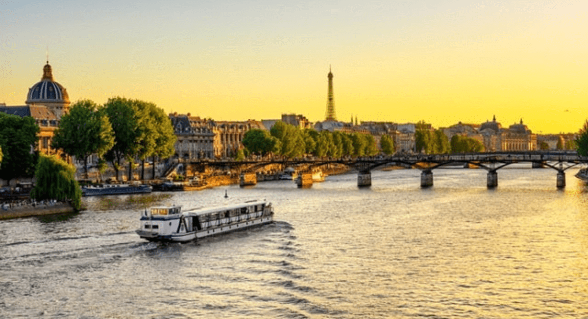 पेरिस में घूमने की बेस्ट जगह कौन सी है - 8 Best Places to Visit in Paris