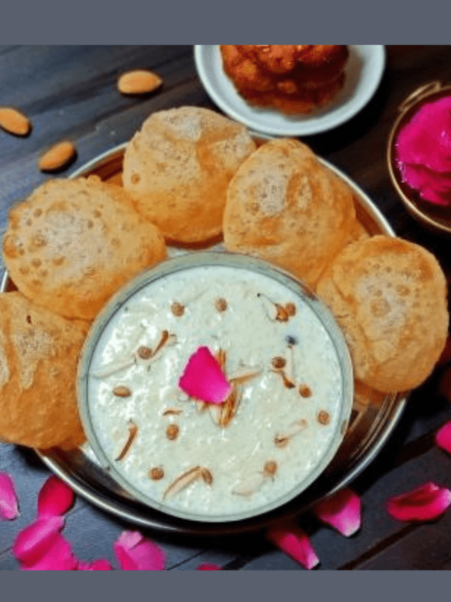 सॉफ्ट फुल्ली फुल्ली चावल के आटे से बनी पूरियां – How to Make Rice Flour
