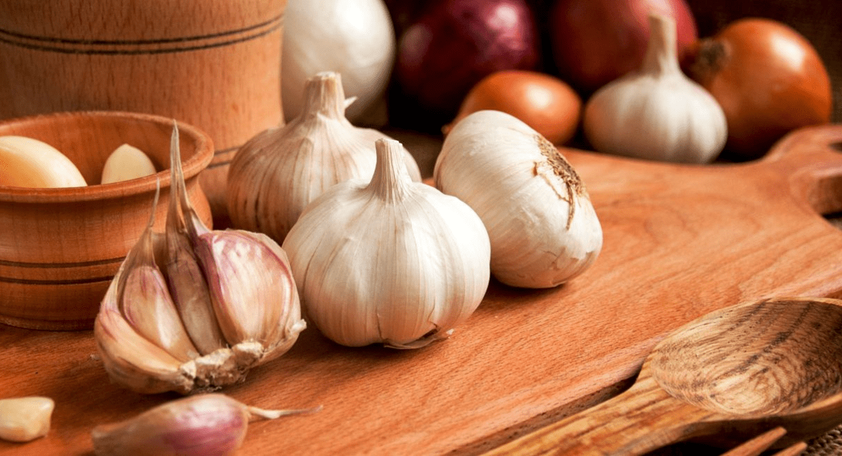 ज्यादा लहसुन खाने के नुकसान - 6 Side Effects of Garlic For Health