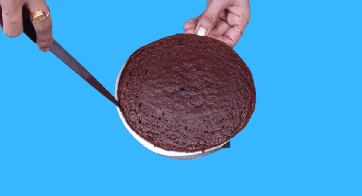 घर बैठे बनाए स्वादिष्ट सूजी का केक - Delicious Semolina Cake Made at Home