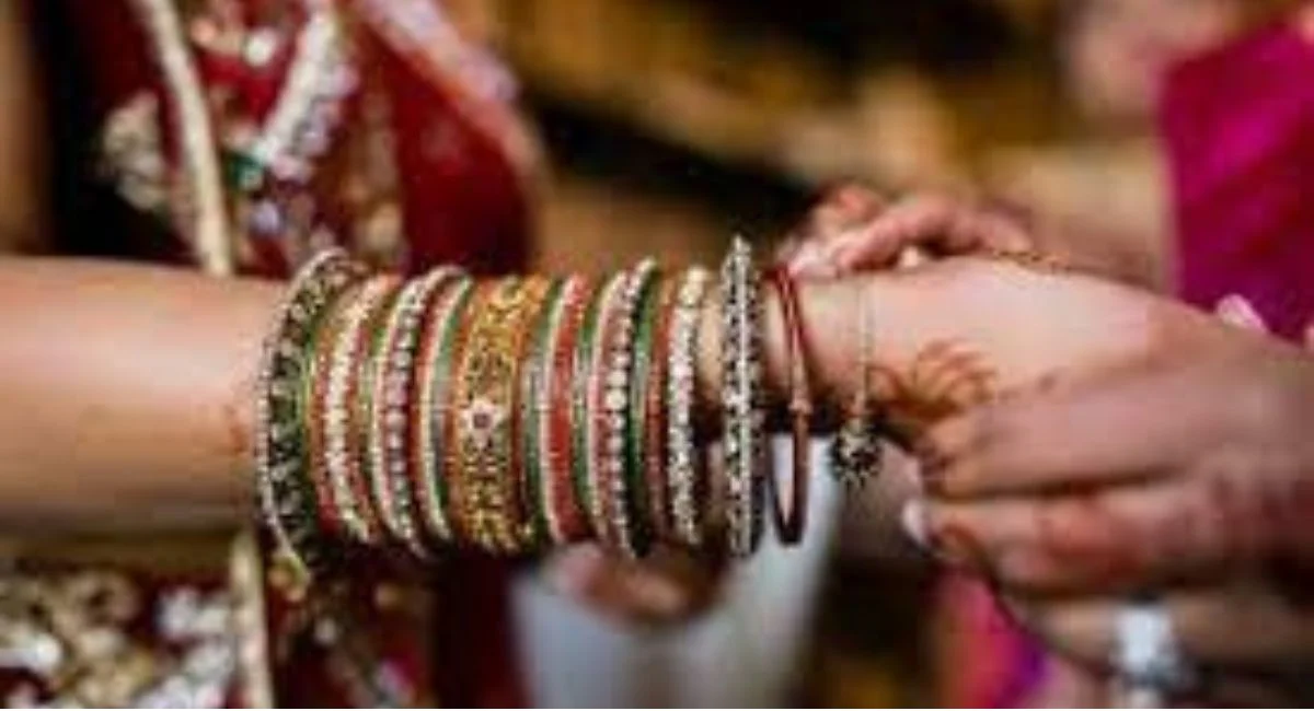 चूड़ियां पहनने के साइंटिफिक रीज़न - The Science Behind Wearing Bangles