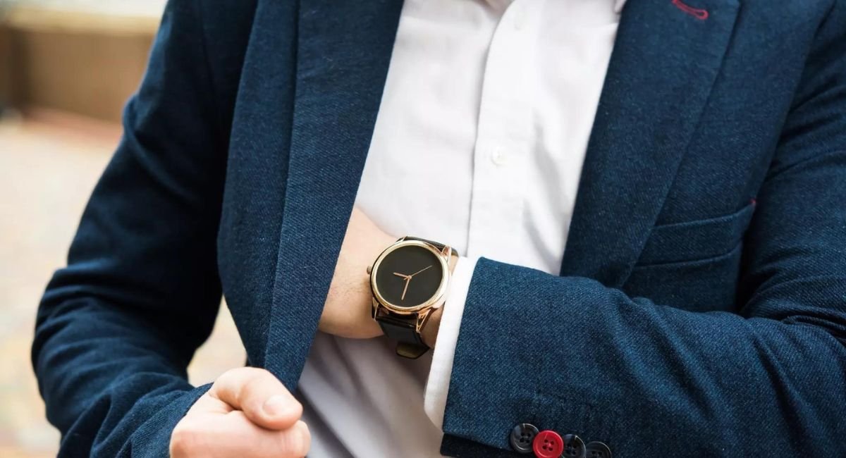 पुरुषो के लिए घडी की नयी डिजाइंस - How to Wear Watches for Man Guide 