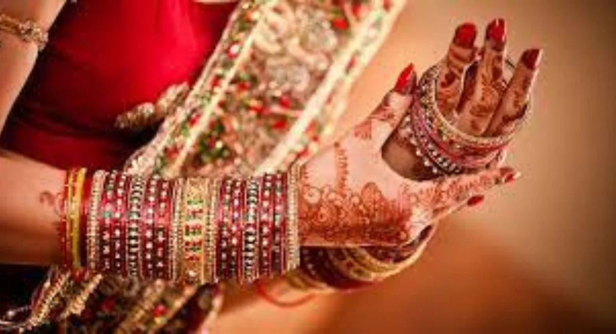 चूड़ियां पहनने के साइंटिफिक रीज़न - The Science Behind Wearing Bangles