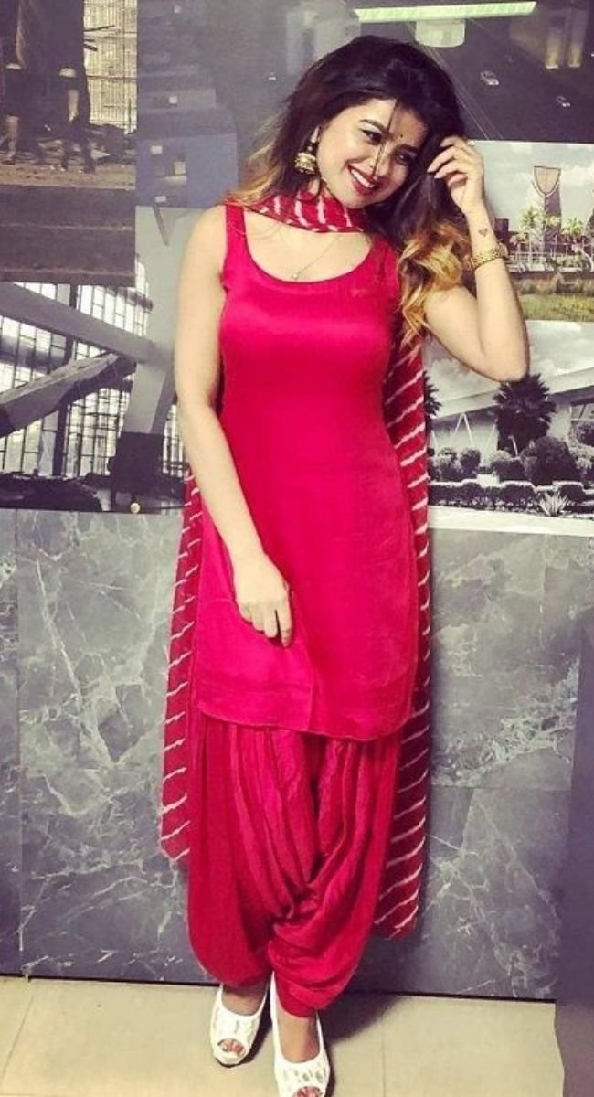 गर्मियों में सलवार सूट कैसे पहने - How to Style Salwar Suit 