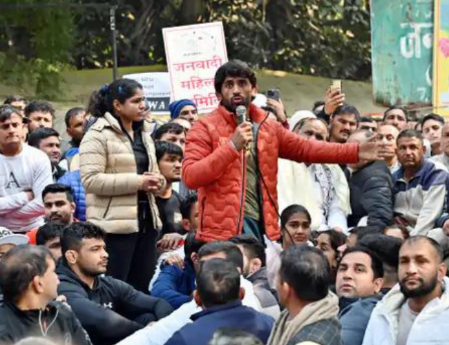 कुश्ती पर दंगल - खेल मंत्रालय ने कमेटी बनाने का दिया सुझाव - Riot on Wrestling Sports Ministry Suggested to form a Committee 7 कुश्ती पर दंगल - खेल मंत्रालय ने कमेटी बनाने का दिया सुझाव - Riot on Wrestling Sports Ministry Suggested to form a Committee