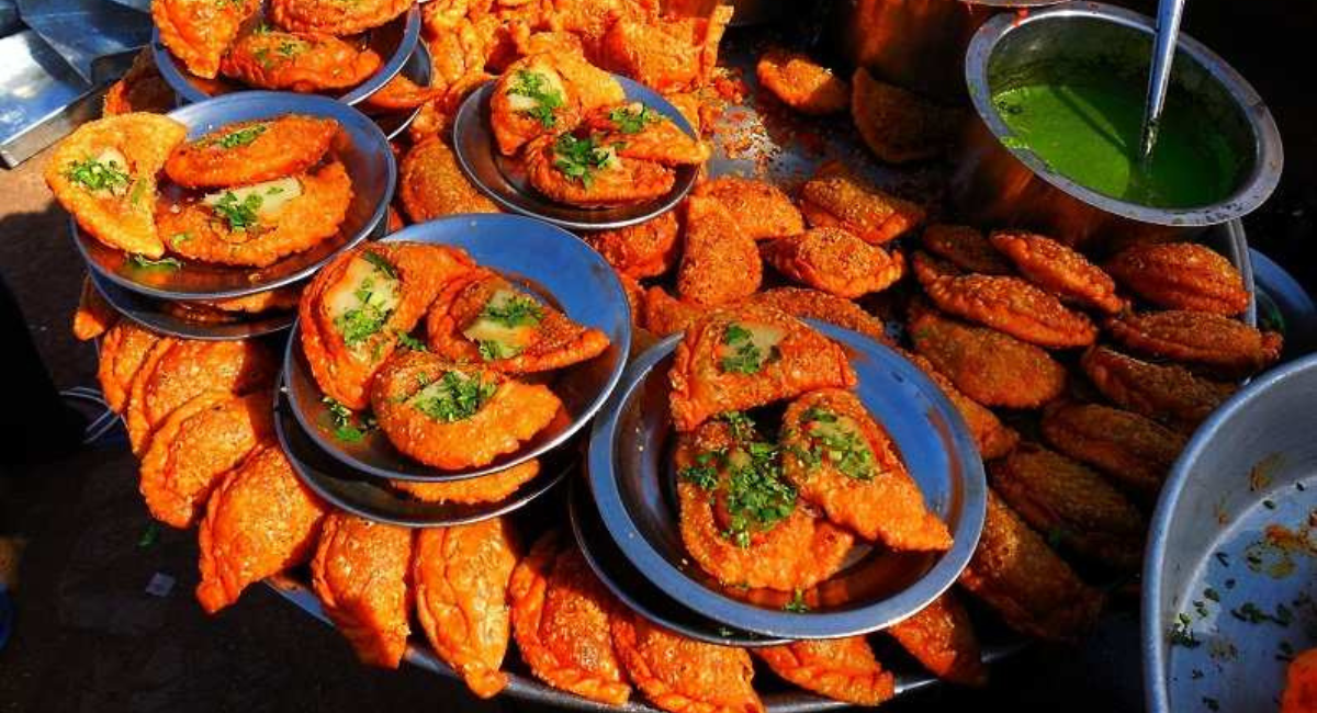 गुजरात की फेमस डिशेस - 10 Testy and Famous Gujarati Dishes
