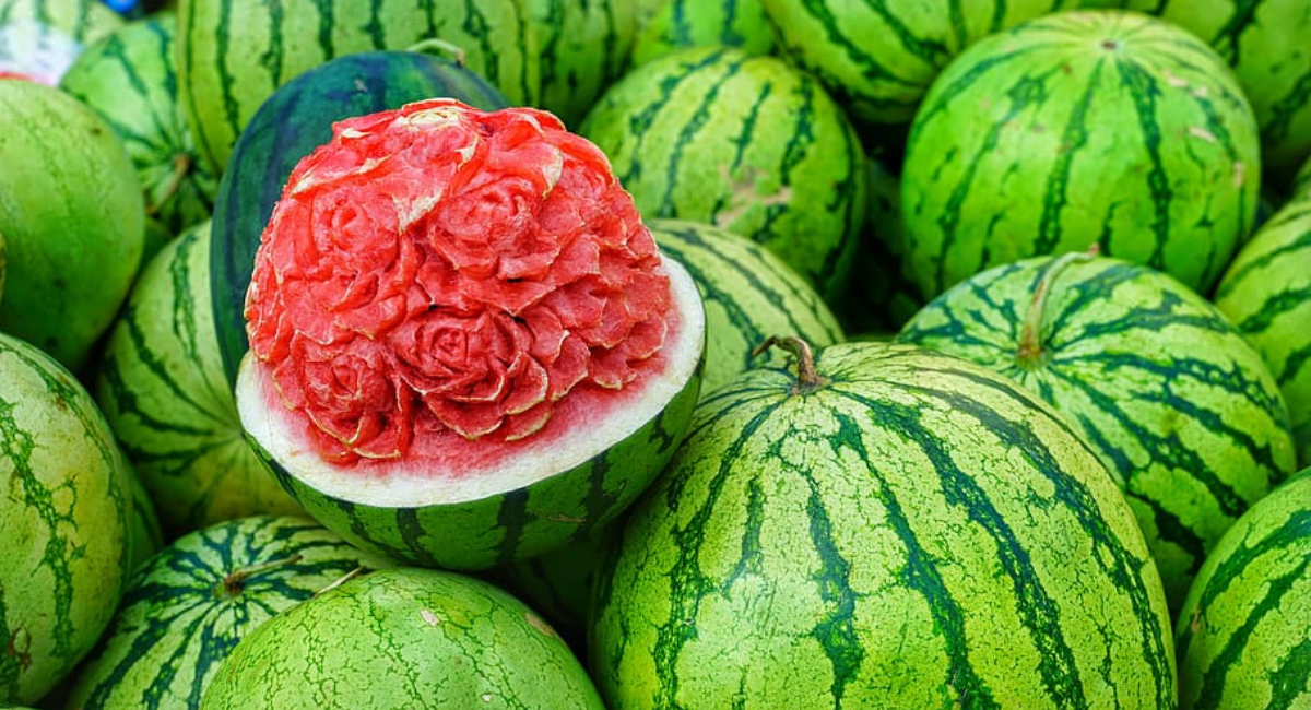 गर्मियों में तरबूज खाने के फायदे - Benefits of Watermelon